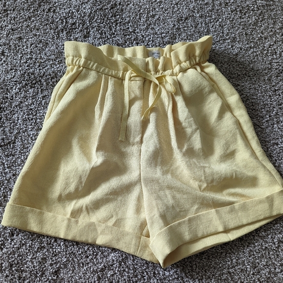 Wilfred Yellow Lucienne Short - Picture 3 of 10